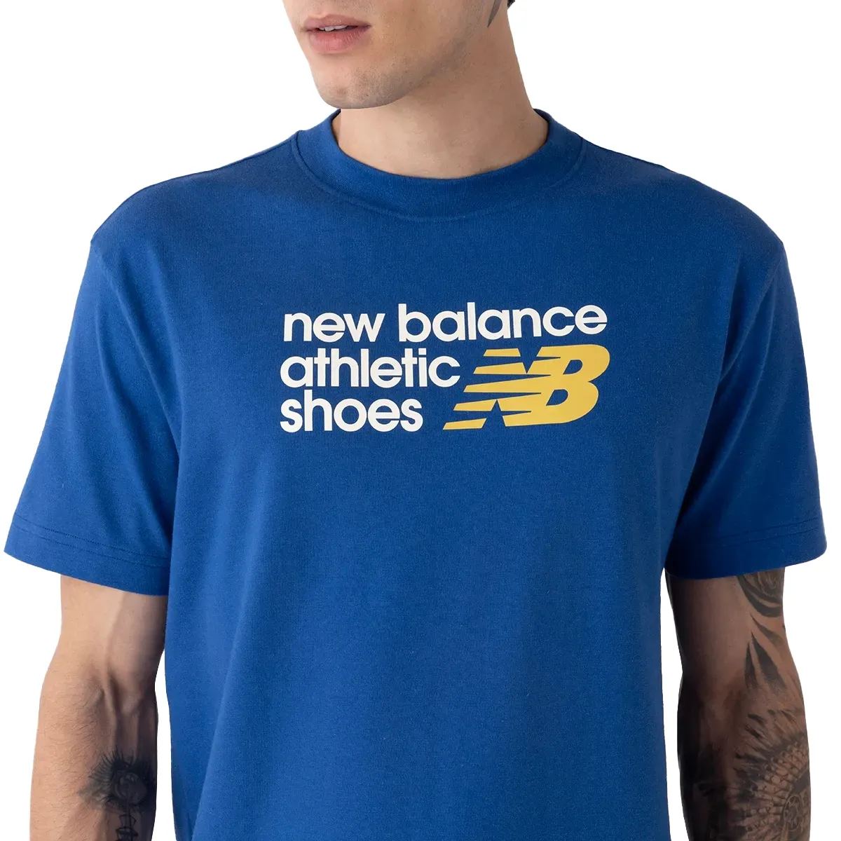 Vista traseira da camiseta masculina azul New Balance